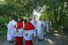 Festgottesdienst zum 1.000 Todestag des Heiligen Heimerads auf dem Hasunger Berg (Foto: Karl-Franz Thiede) Festgottesdienst zum 1.000 Todestag des Heiligen Heimerads auf dem Hasunger Berg (Foto: Karl-Franz Thiede)